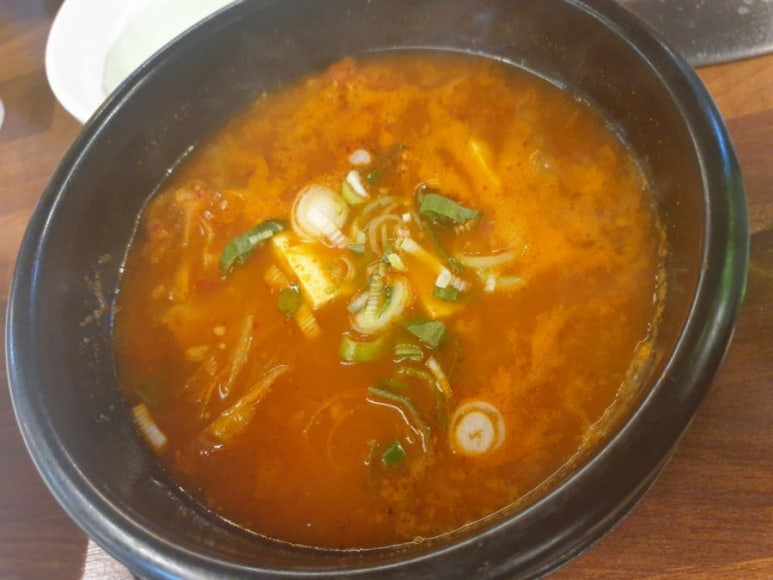 노란꽃돼지 이미지