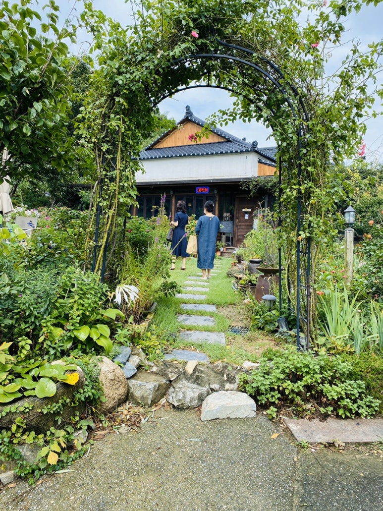 로즈마리의 꽃밭에서 이미지