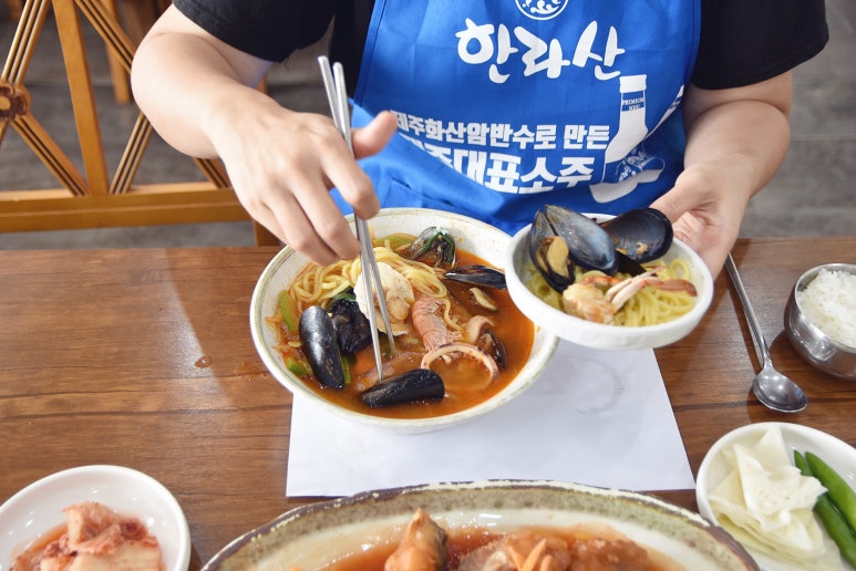 섬횟집 이미지