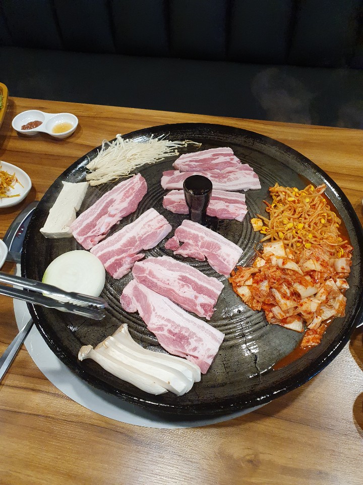 소문난솥뚜껑삼겹살 이미지