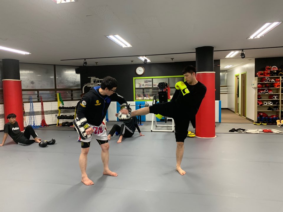 라운드하우스 이미지