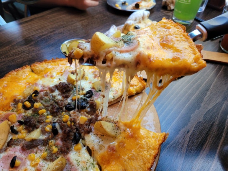 맥주를구한피자 구서점 이미지