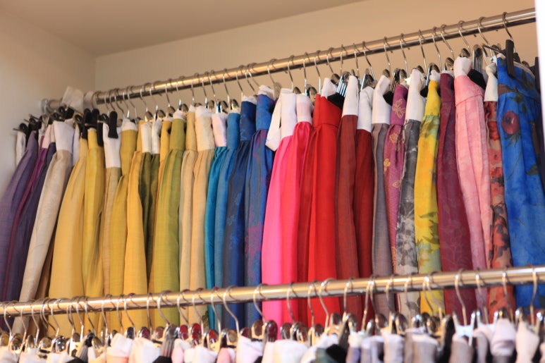 주홍한복 이미지