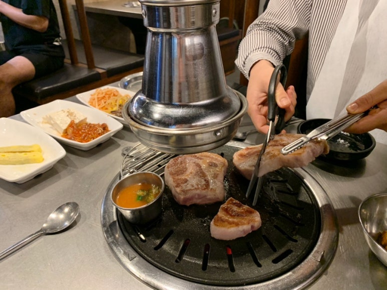 두툼한고깃집 이미지