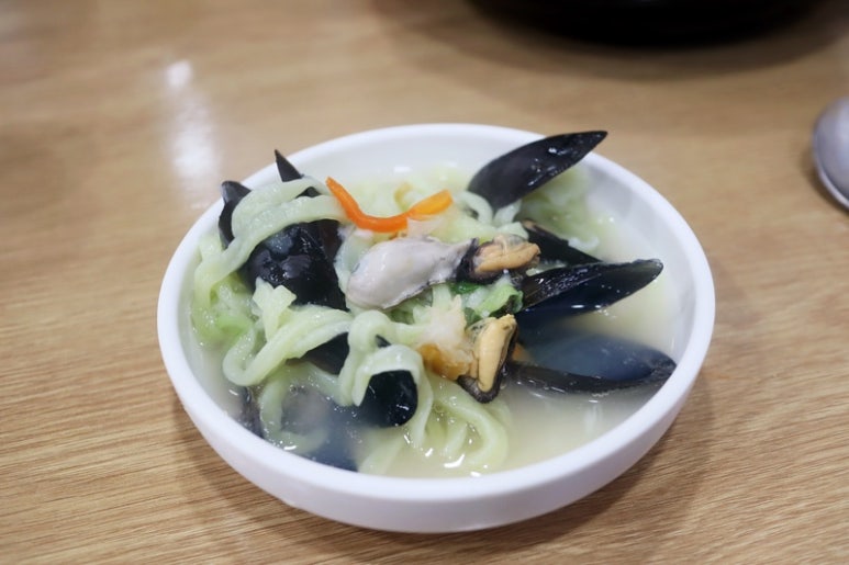 항아리칼국수보쌈 이미지