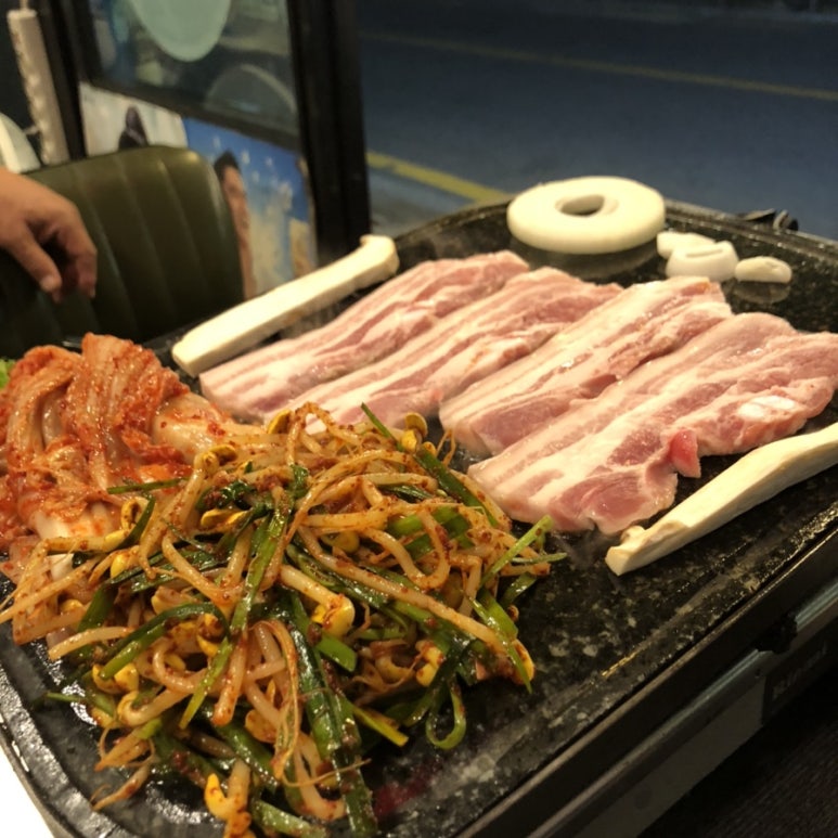 돌판생오겹살 이미지