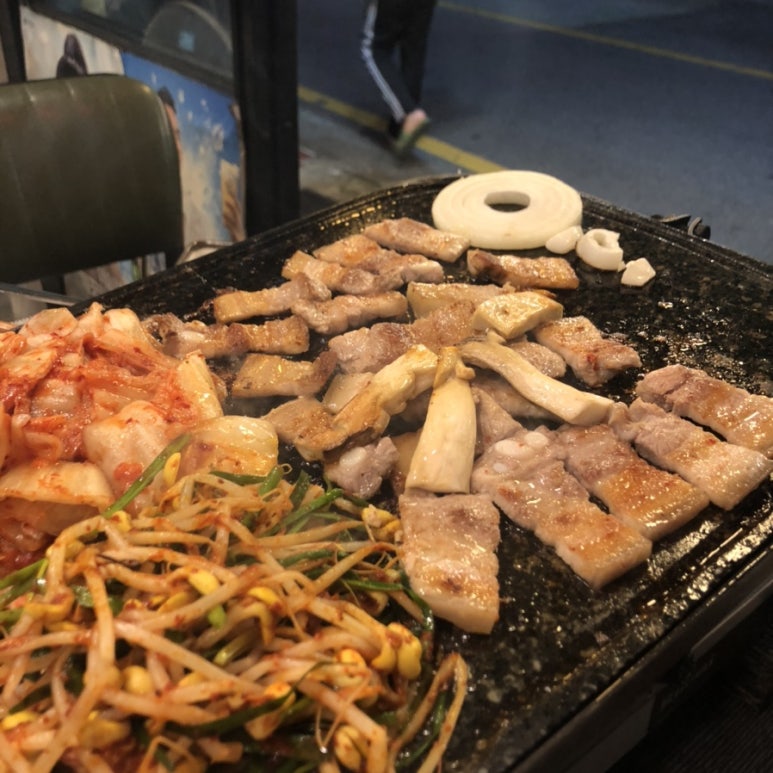 돌판생오겹살 이미지