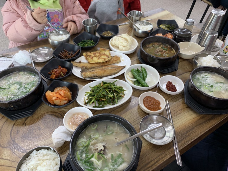 덕이네돼지국밥 이미지