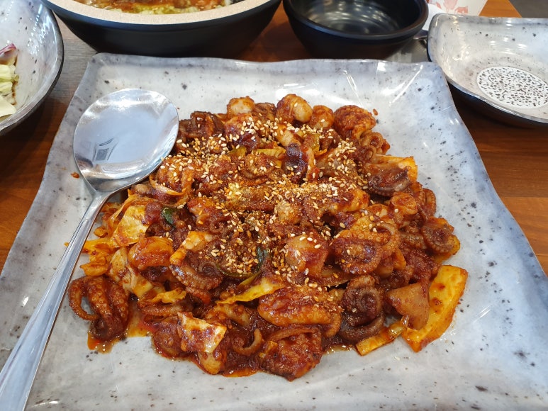 홍기와쭈꾸미 이미지