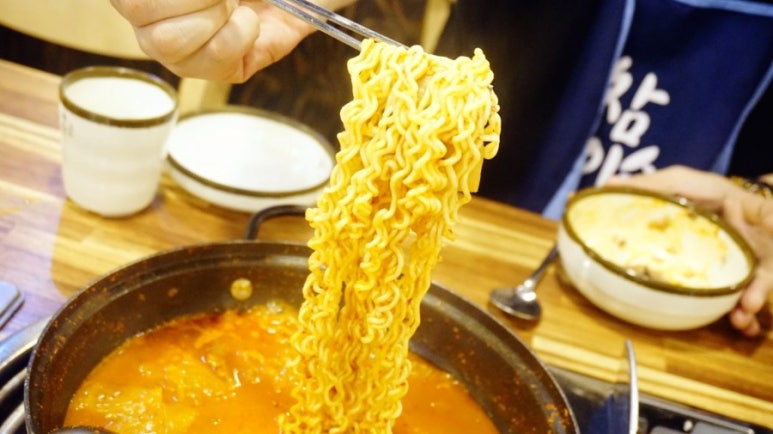 월수금통돼지김치 이미지