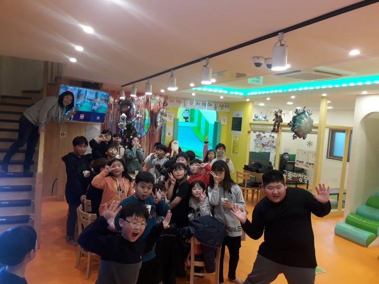 점핑 고릴라 이미지