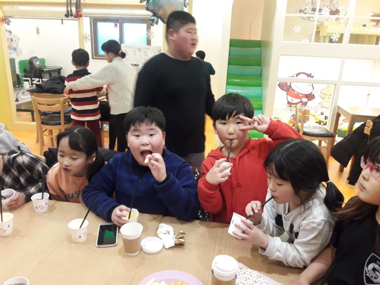 점핑 고릴라 이미지