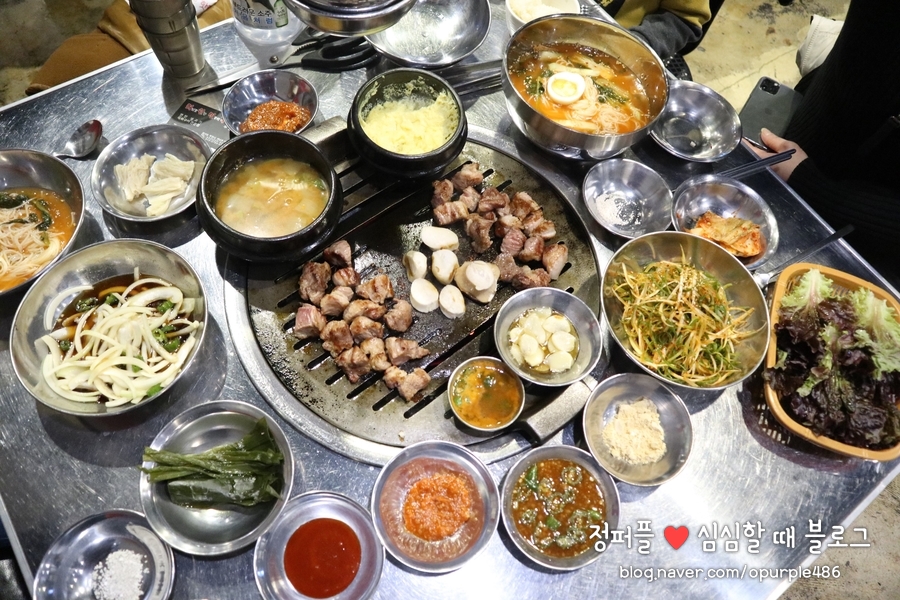돼지로한판민족의국민먹거리(돼한민국) 이미지