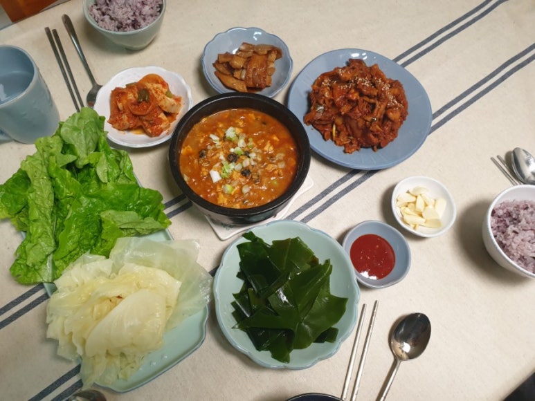 제육밥상 이미지