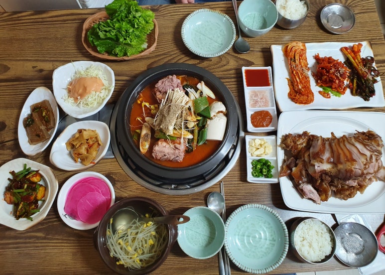 장터왕족발 이미지