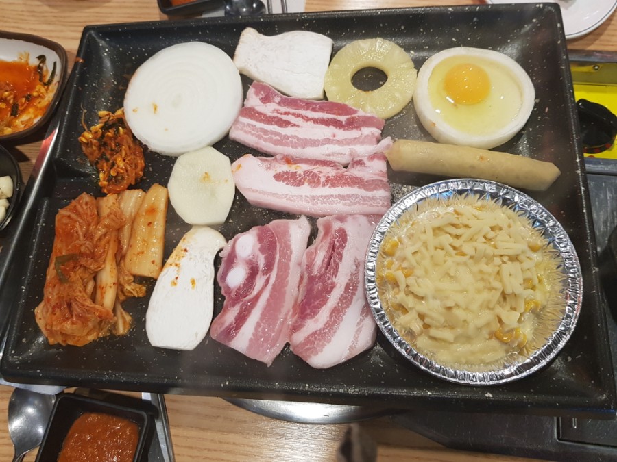 뒷골목생삼겹 이미지