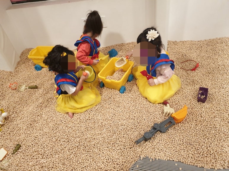 쁘띠아이키즈카페 이미지