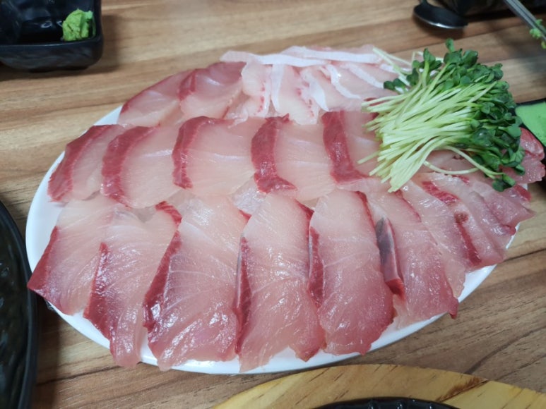 행운의횟집 이미지