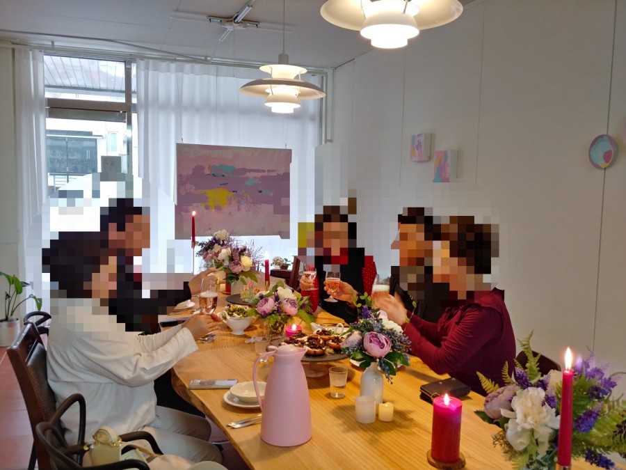 크림테이블 이미지