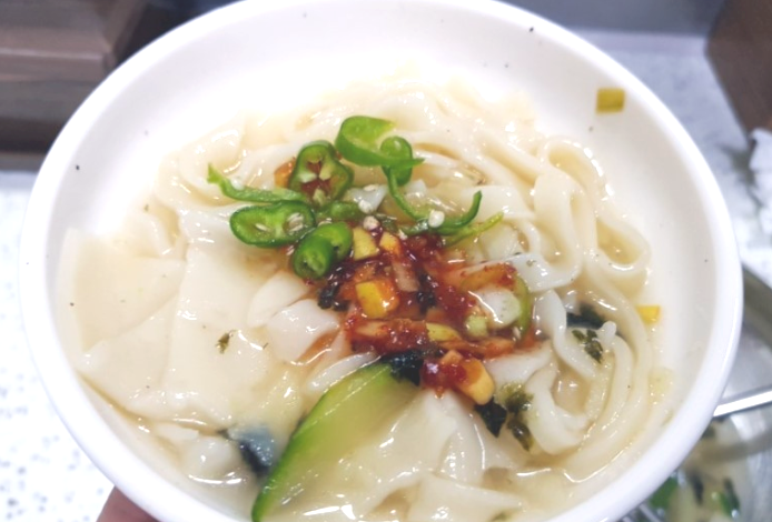 돌고래손칼국수 이미지