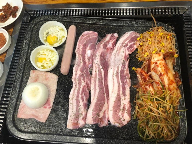 통통돌판생삼겹살 이미지