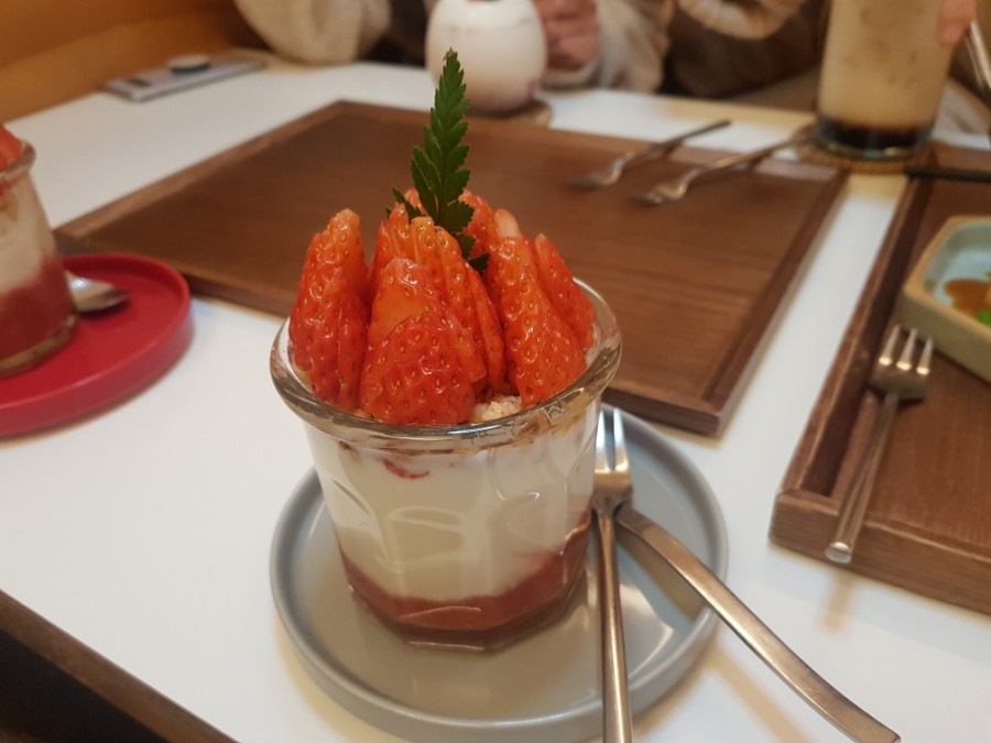 딸기카페 이미지