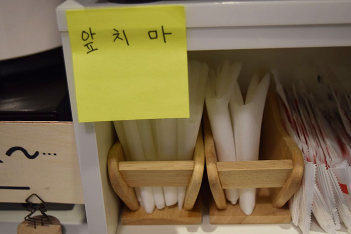 홍테이블 이미지