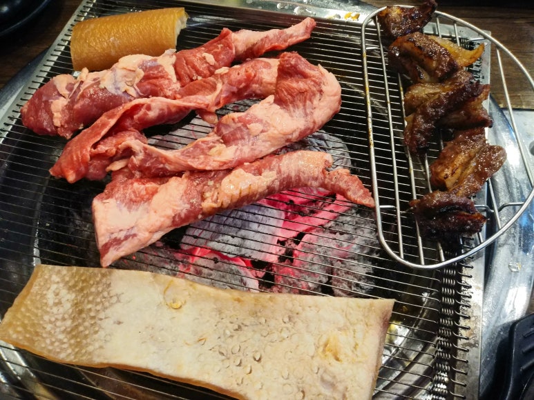 육돈숯불구이 이미지