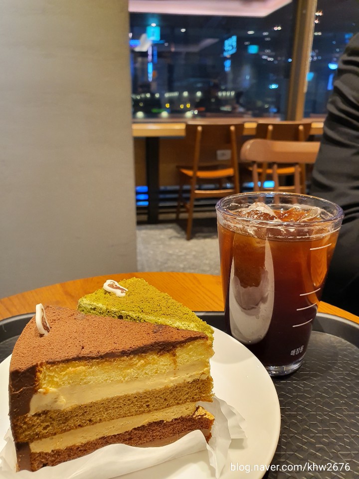스타벅스 부산역점 이미지