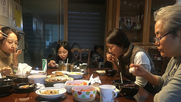 가족만찬 이미지