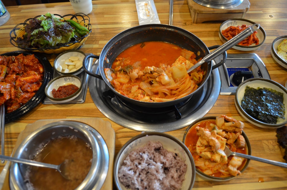 월수금 통돼지 김치찌개 이미지