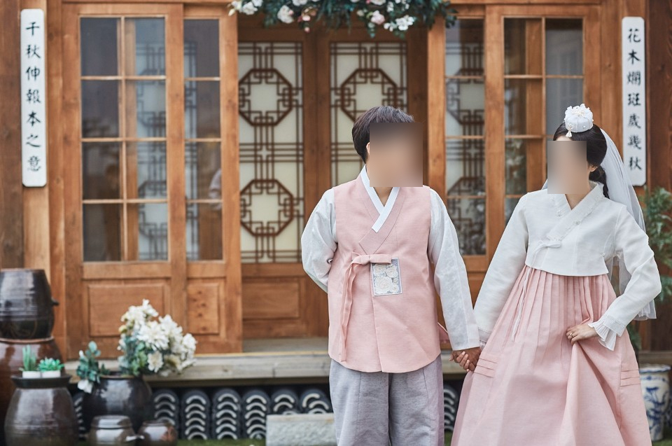 주홍한복 이미지