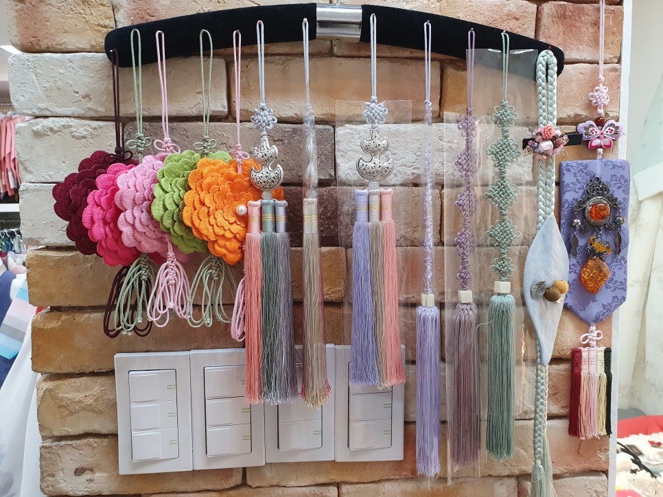 주홍한복 이미지