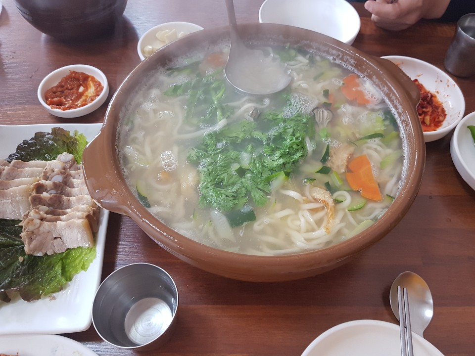 항아리칼국수 이미지
