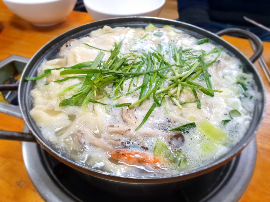초가집손칼국수 이미지