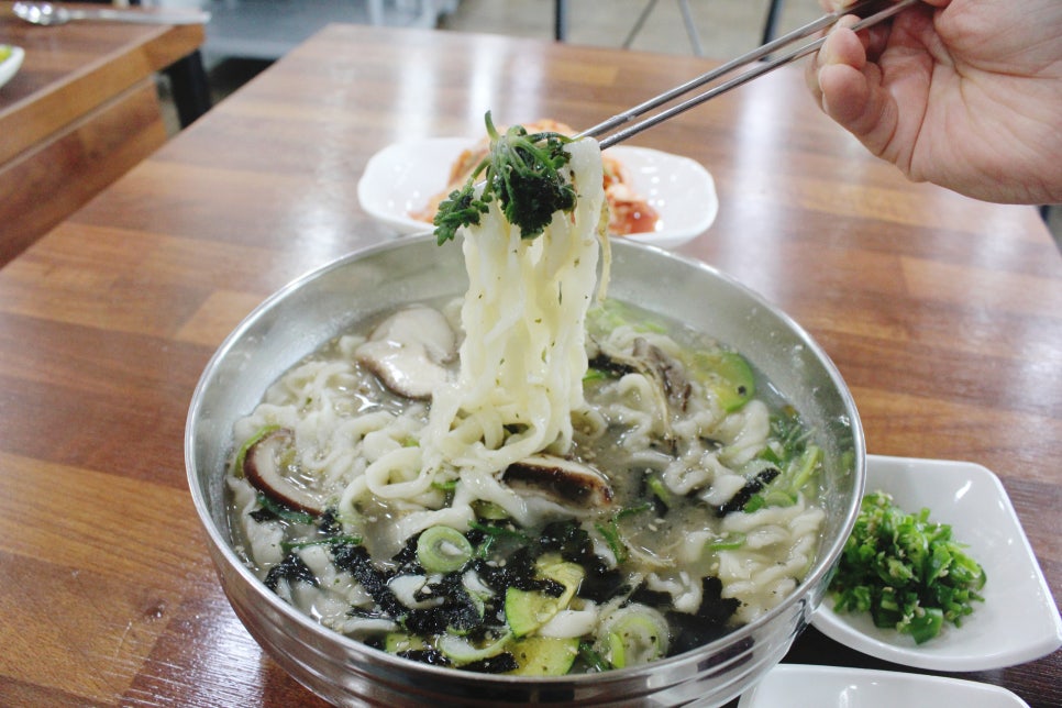 손칼국수 이미지