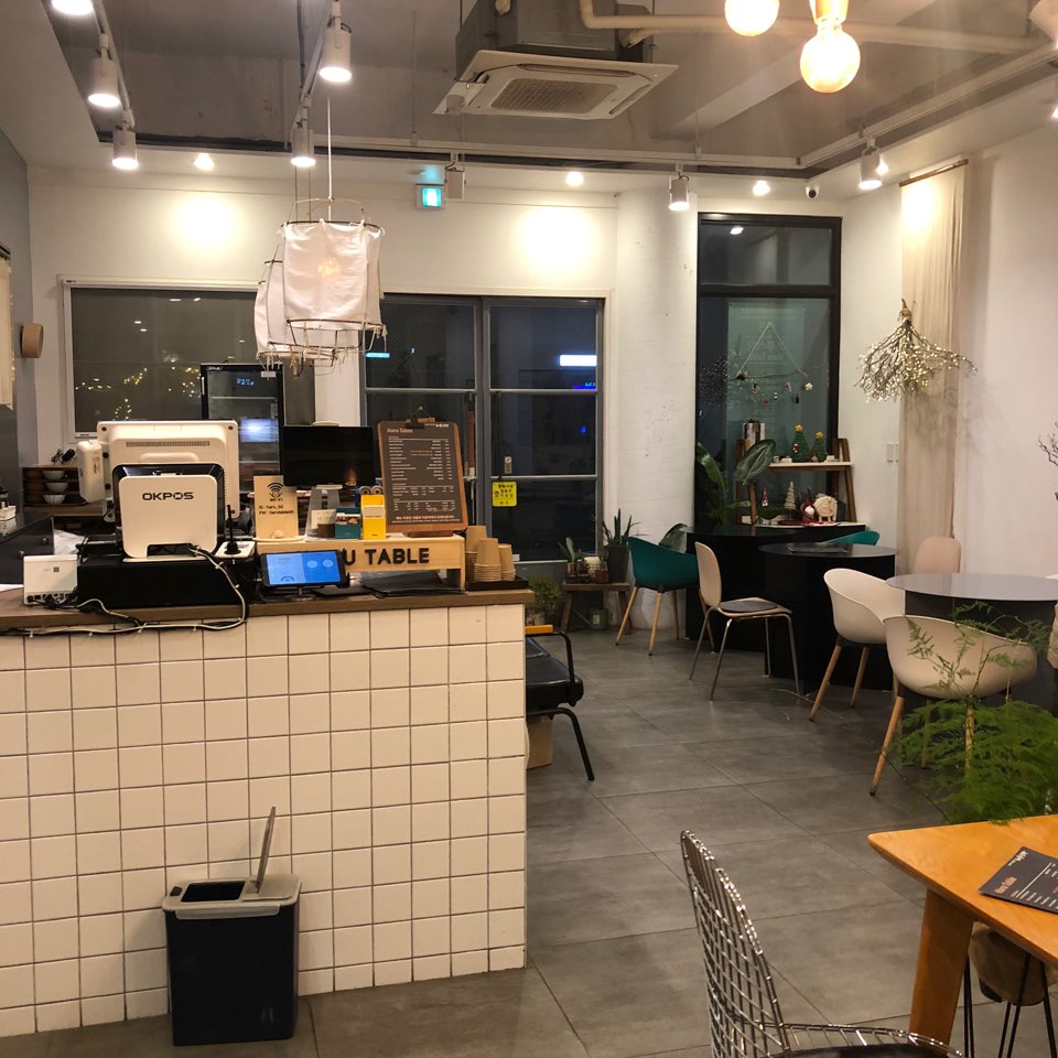 식탁의 하루 이미지