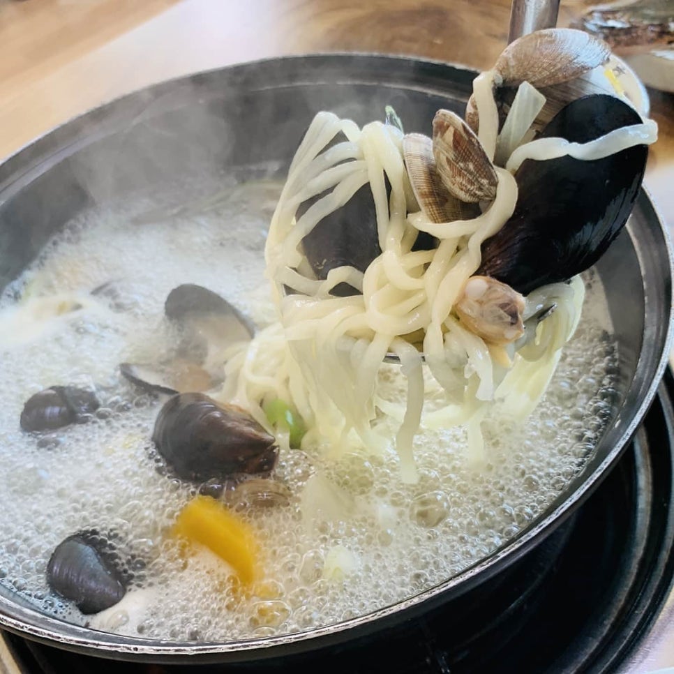 얼큰칼국수 이미지