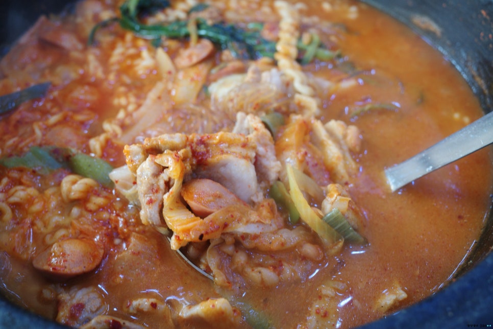 돌부대찌개 이미지