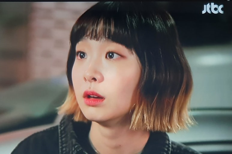 머리하는마녀 이미지