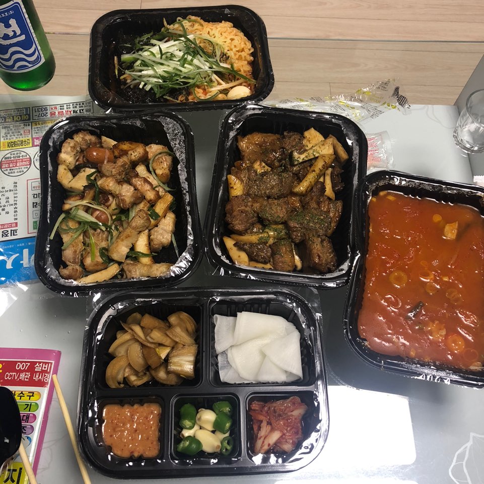 바보돼지두마리 이미지