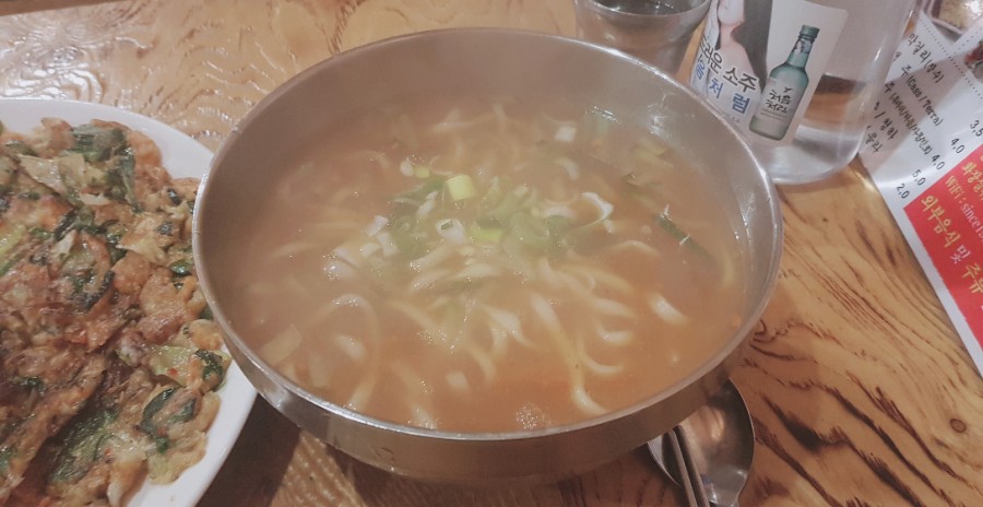 국수먹는꼴뚜기 이미지