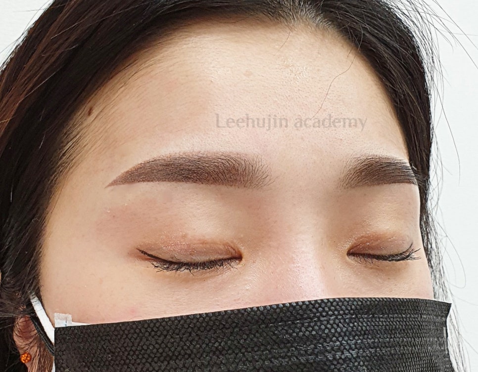 수지브로우 이미지