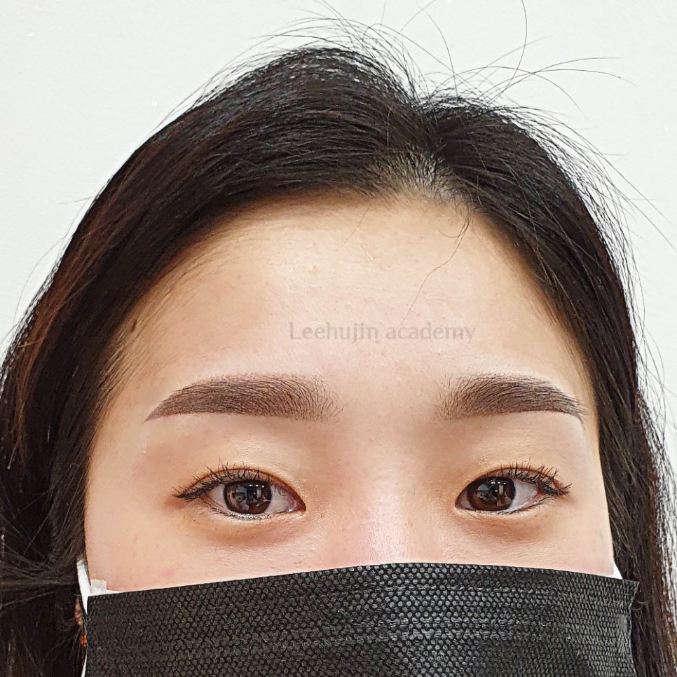 수지브로우 이미지