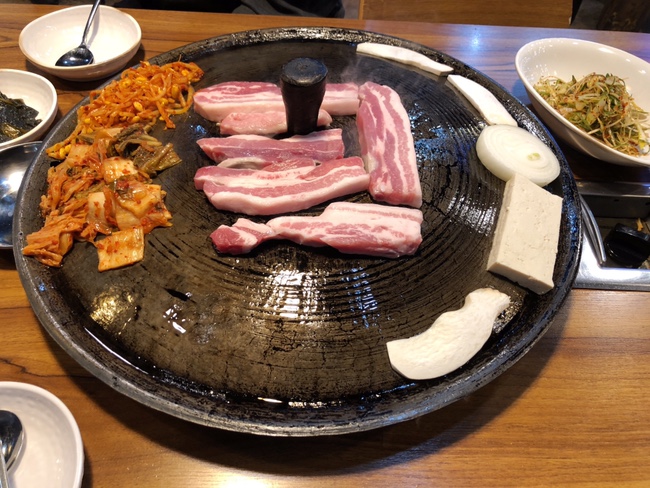 산들마당솥뚜껑삼겹살 이미지