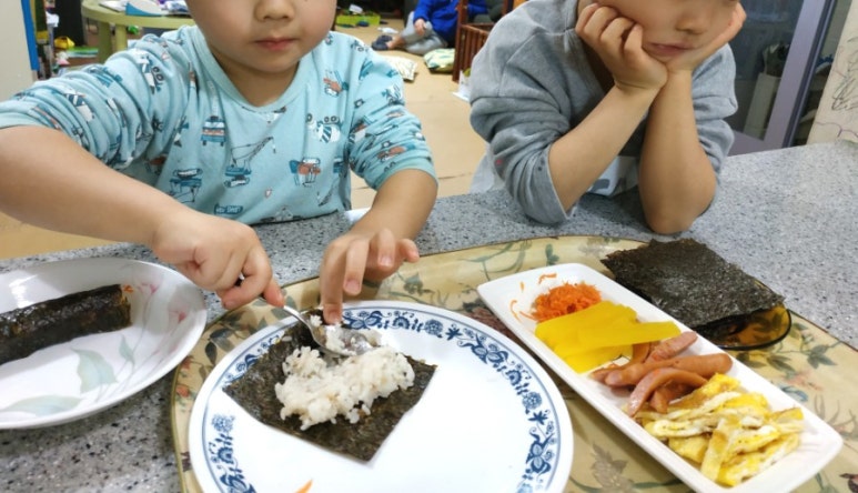 쌍둥이꼬마김밥 이미지