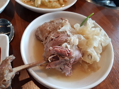 황금버섯백숙 이미지