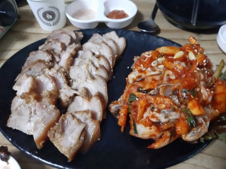 돌다리보쌈칼국수 이미지