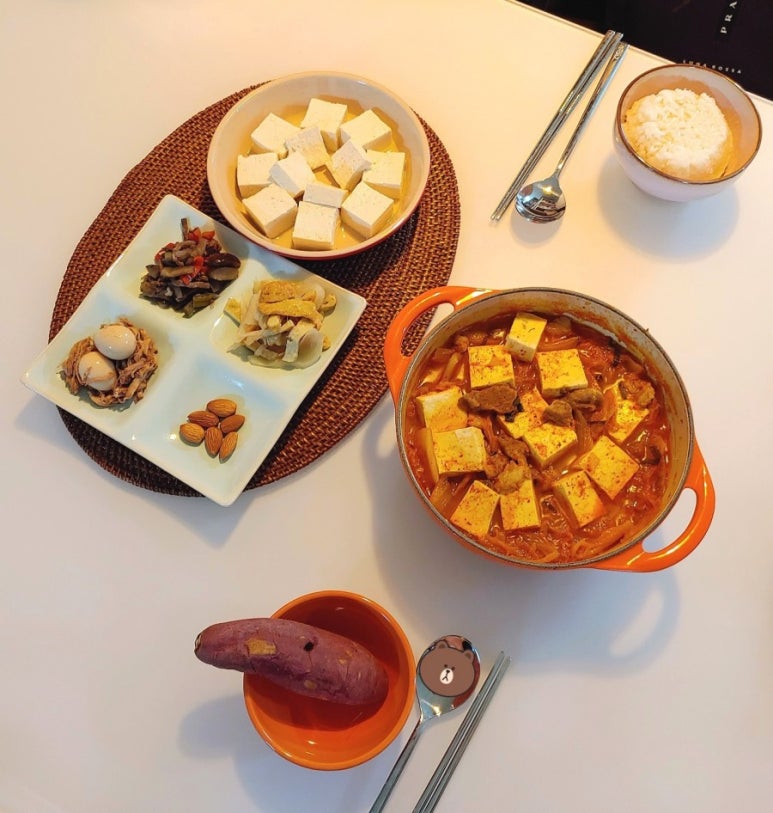 알콩달콩돼지김치찌개 이미지