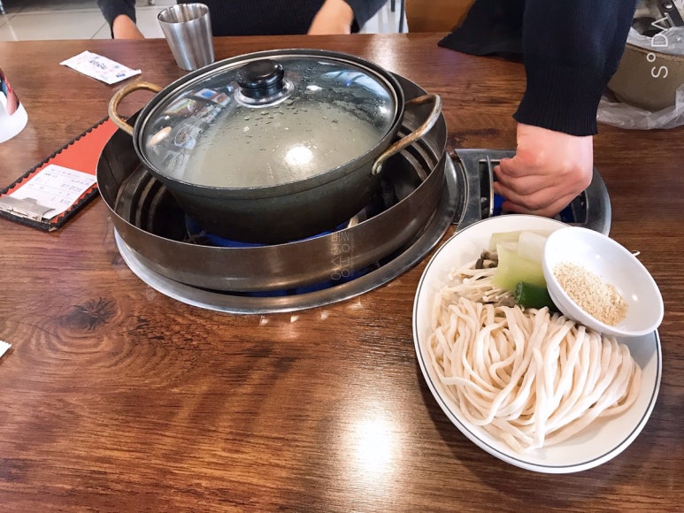 사골칼국수 이미지